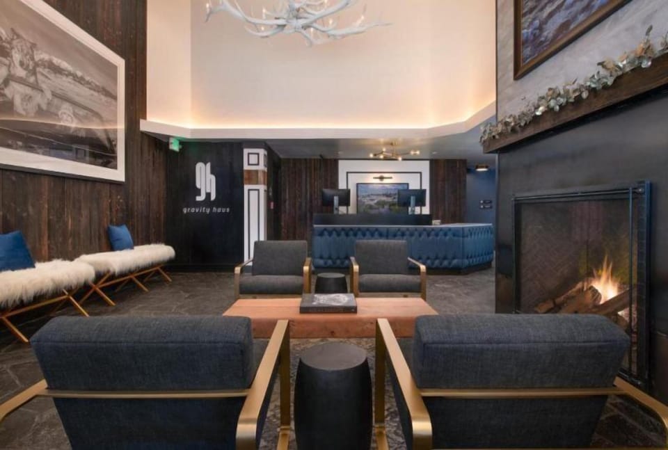 Studio (Vail Village King Hotel Room) | Exterior