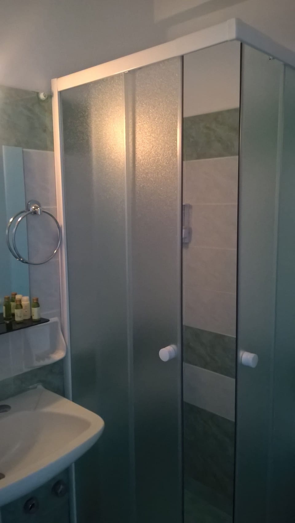Bathroom shower