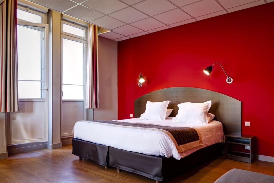 Triple Room | Premium bedding, desk, laptop workspace, soundproofing