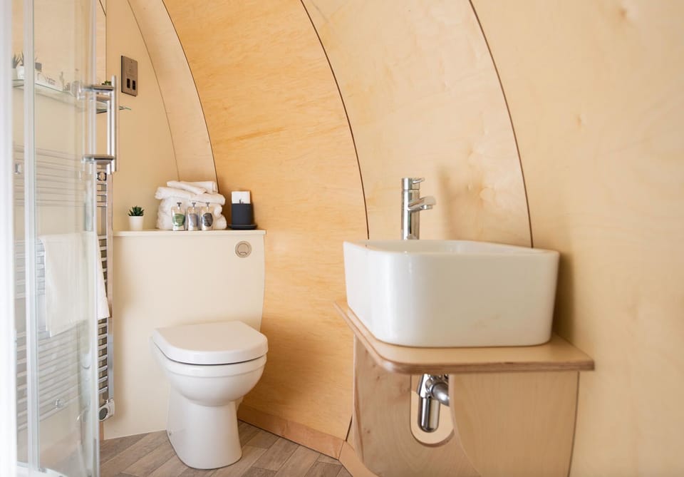 Luxury Cabin | Bathroom | Shower, rainfall showerhead, bathrobes, towels