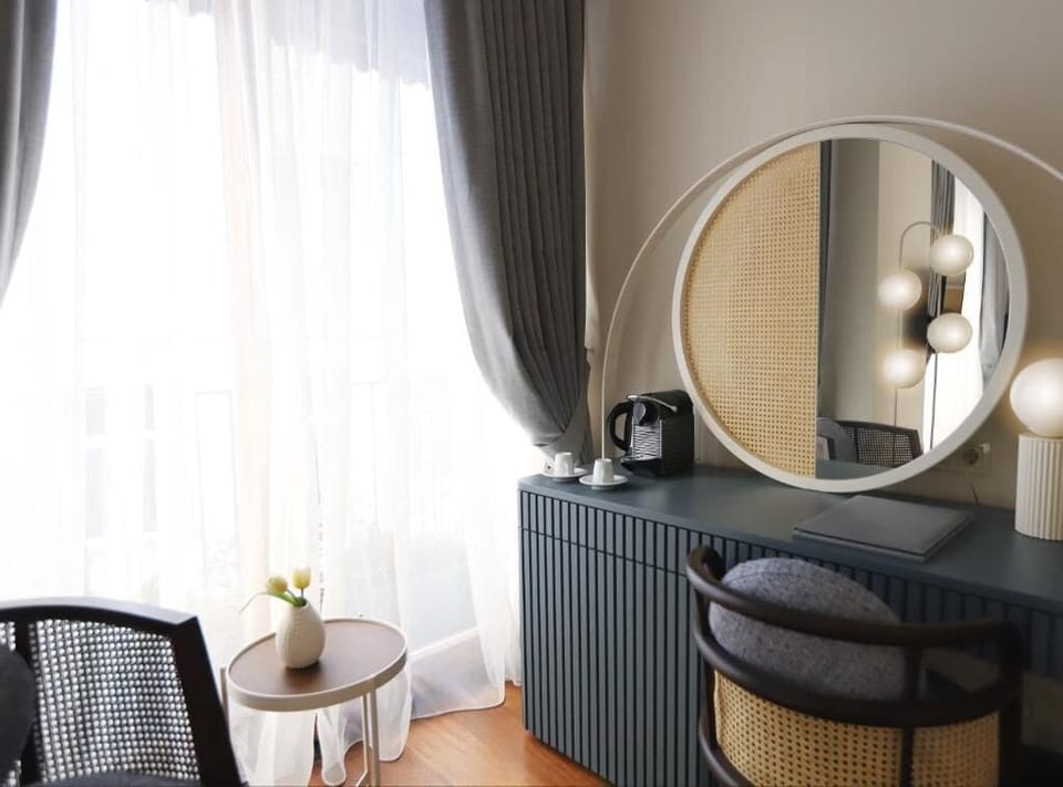 Egyptian cotton sheets, premium bedding, minibar, in-room safe