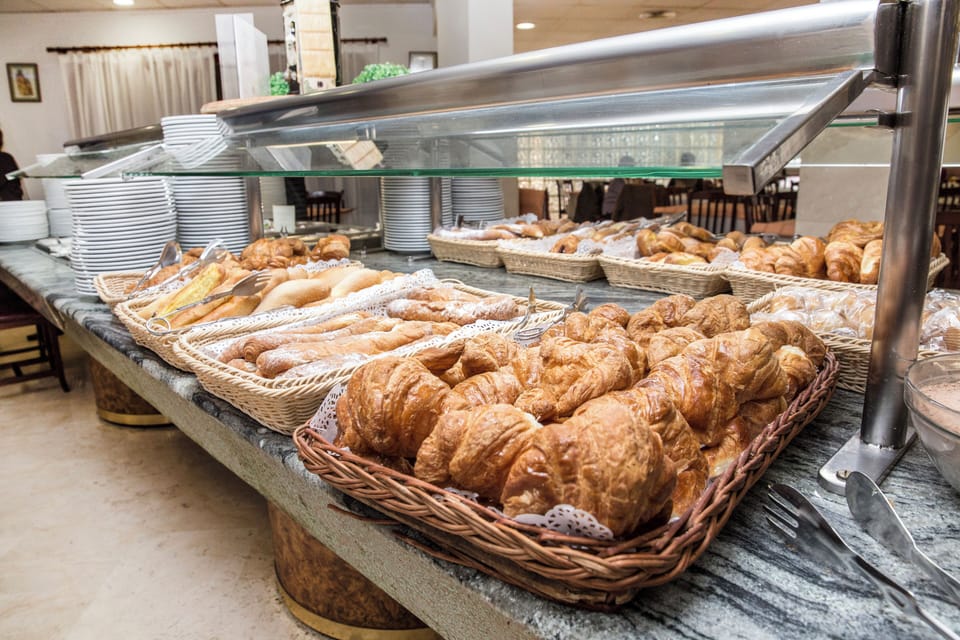 Breakfast, lunch, dinner served; international cuisine 