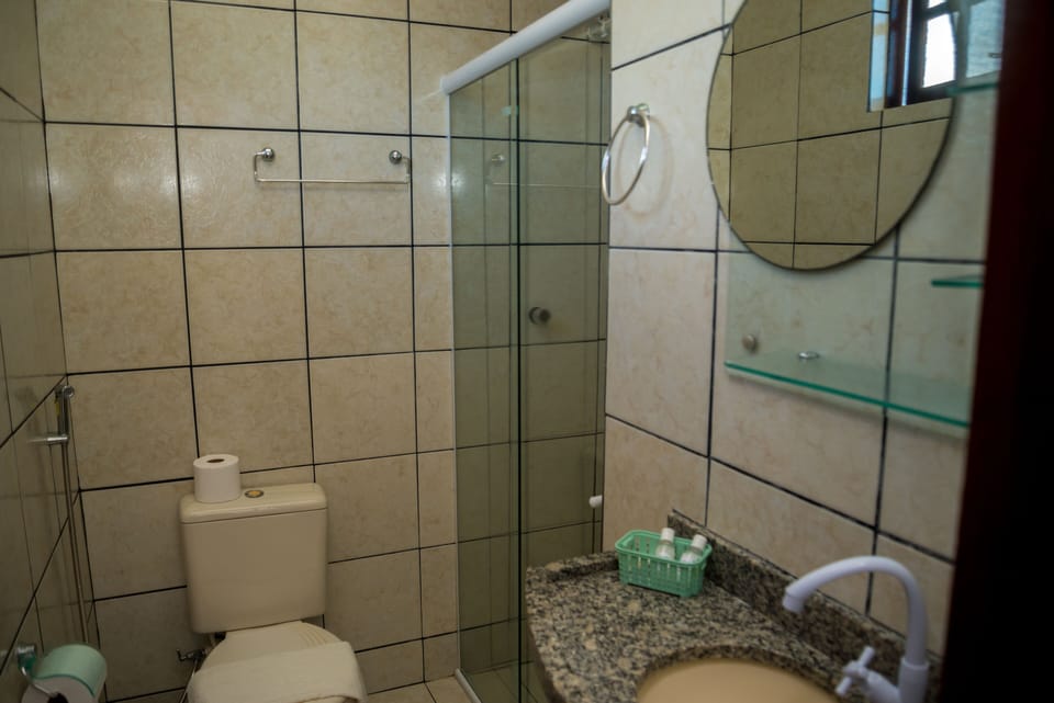 Deluxe Apartment | Bathroom | Shower, towels, soap, shampoo