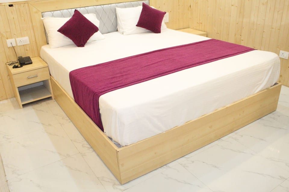 Luxury Double Room | Egyptian cotton sheets, premium bedding, pillowtop beds, minibar
