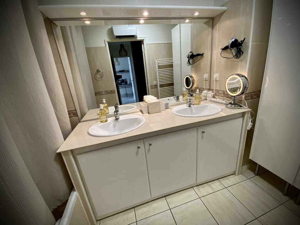 Basic Double Room, Private Bathroom | Bathroom | Hair dryer, towels, soap, shampoo