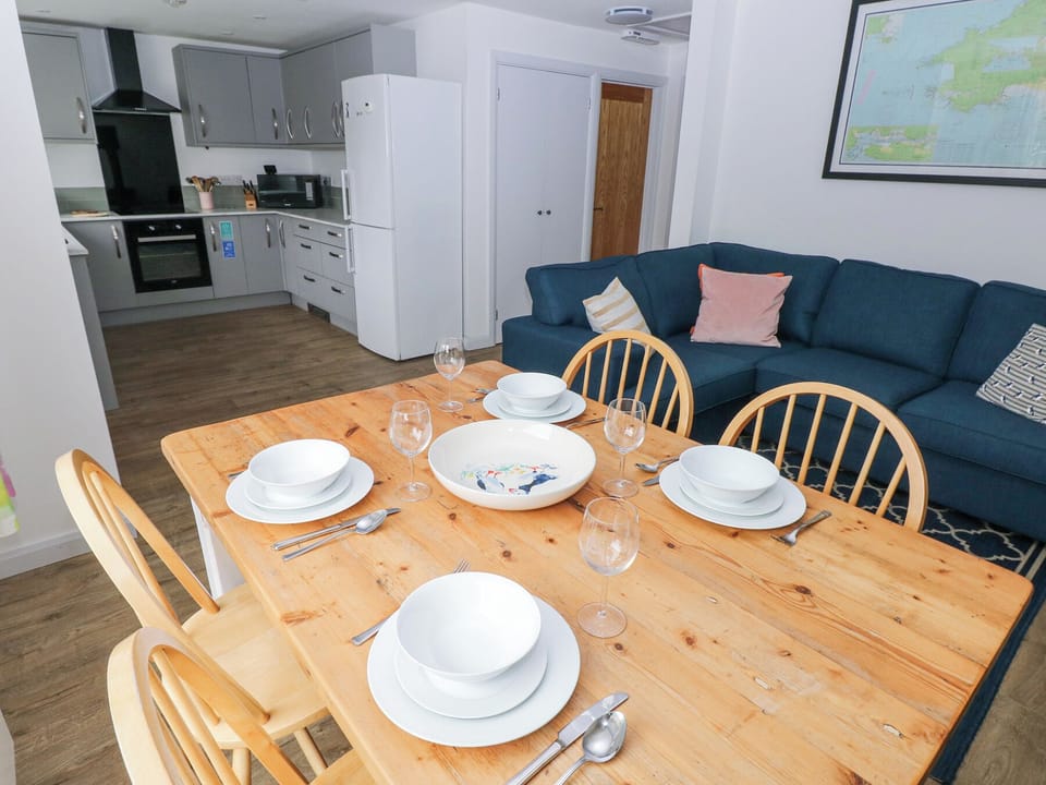Cottage | Dining