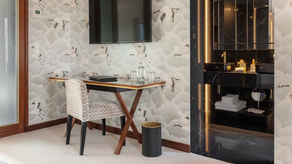 Premium Suite | Bathroom sink