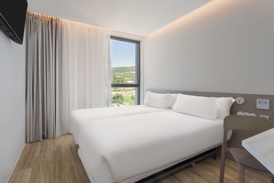 Standard Twin Room | In-room safe, soundproofing, free WiFi