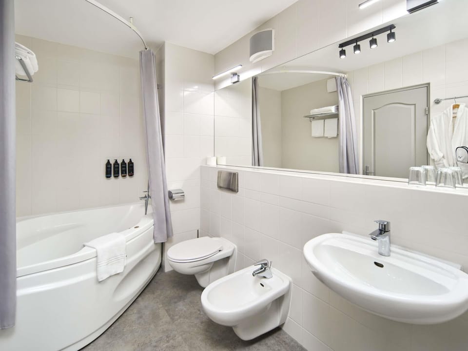 Superior Apartment, 1 Bedroom | Minibar, desk, blackout drapes, rollaway beds (surcharge)
