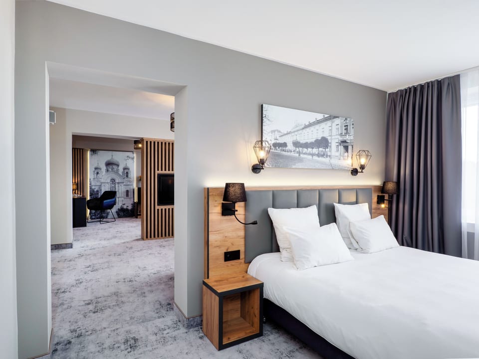 Deluxe Suite, 1 Double Bed with Sofa bed | Minibar, desk, blackout drapes, rollaway beds (surcharge)