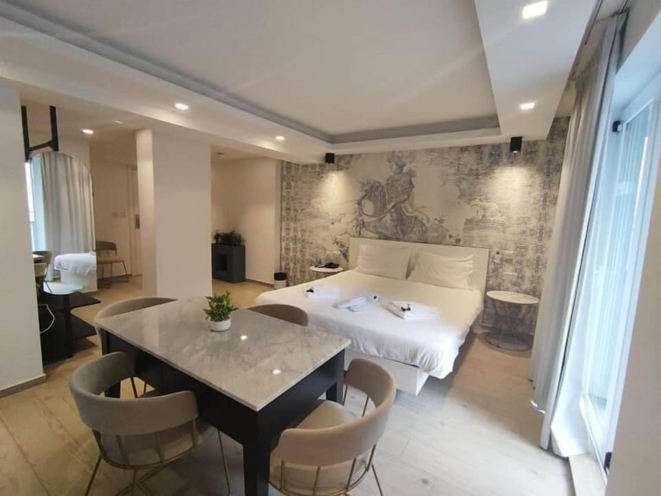 King Room with Disability Access | Blackout drapes, soundproofing, iron/ironing board, free WiFi