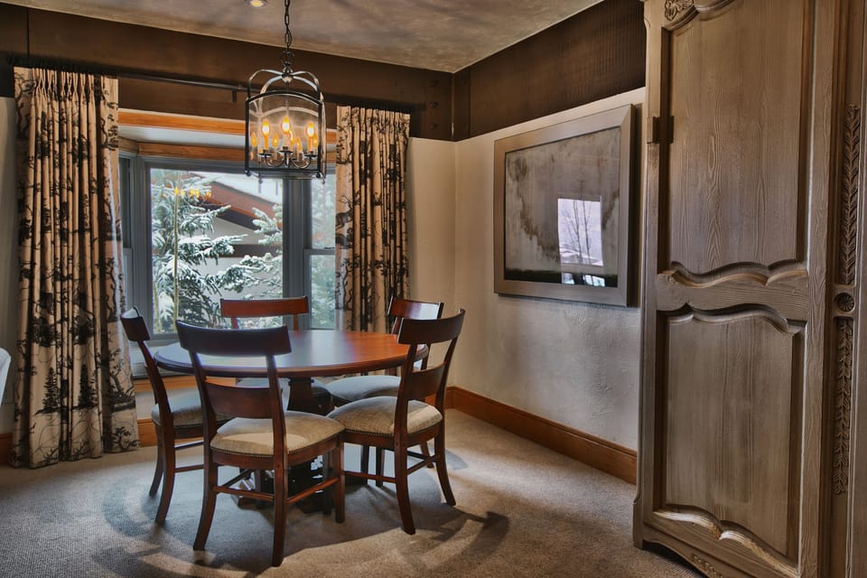Suite, 3 Bedrooms | Dining