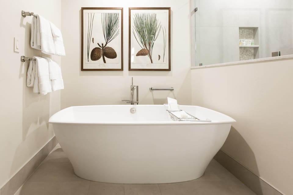 Room, 1 Bedroom | Bathroom