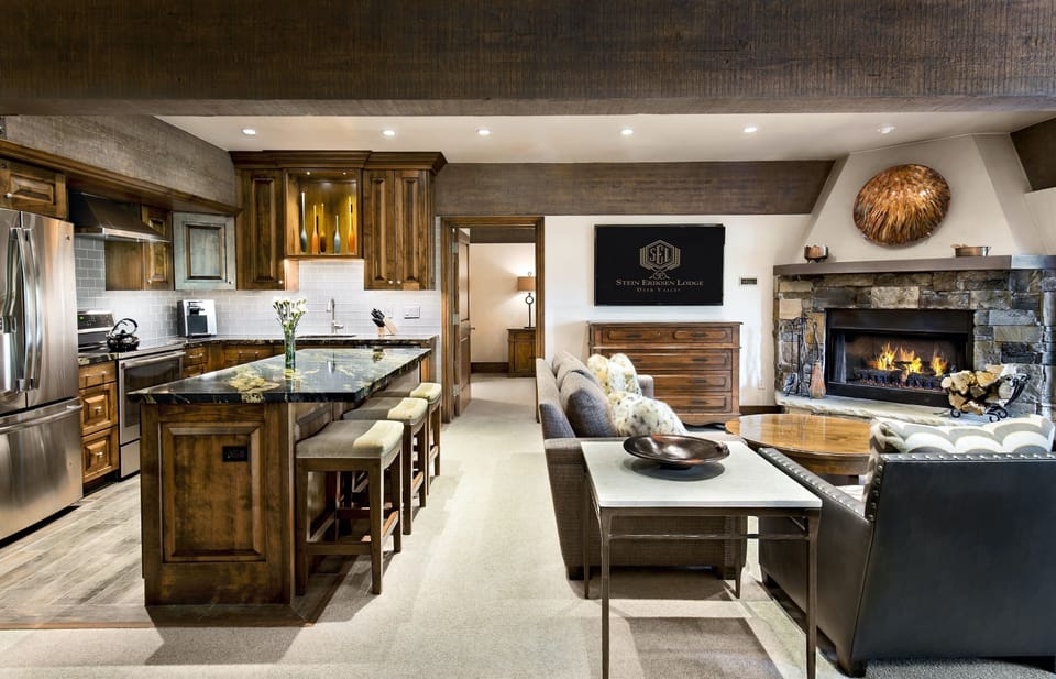 Suite, 2 Bedrooms | Living room | Fireplace