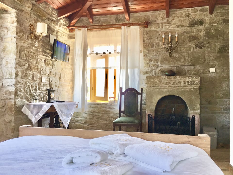 Deluxe Triple Room, 1 Bedroom, Mountain View | Free WiFi
