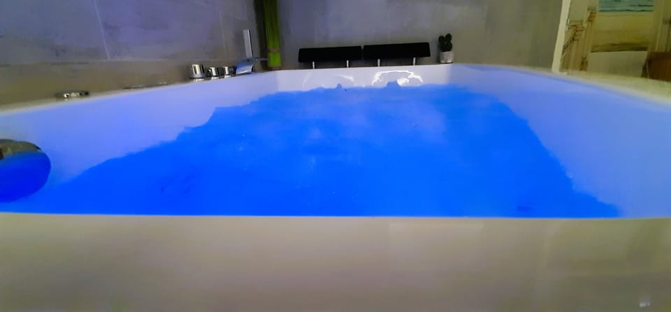 Deluxe Room, Jetted Tub | Jetted tub