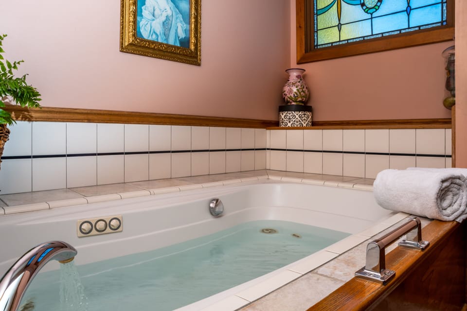 The Angel | Jetted tub