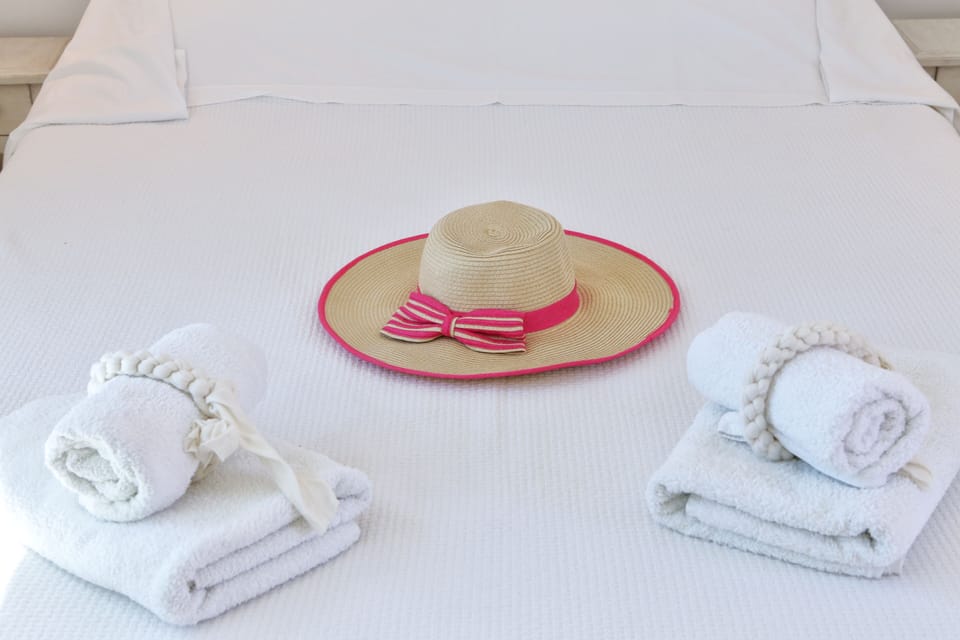 1 bedroom, Egyptian cotton sheets, premium bedding, pillowtop beds