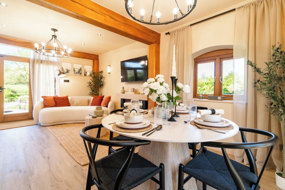 Cottage | Dining