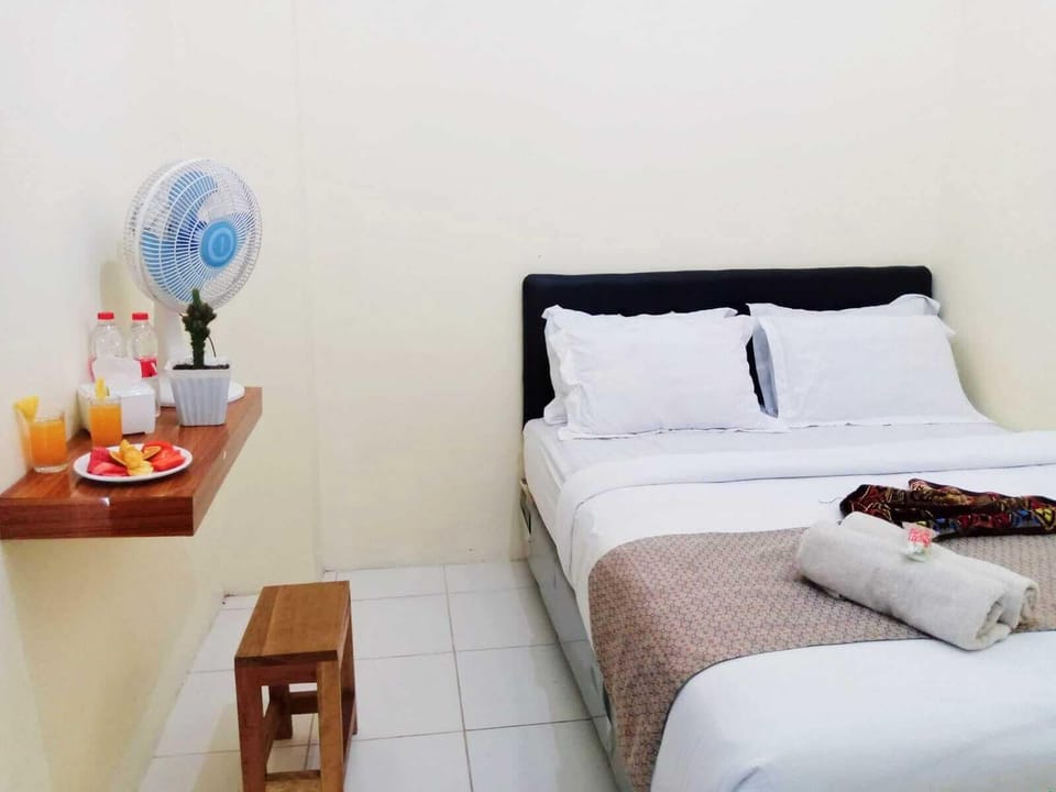 Standard Single Room | Free WiFi, bed sheets