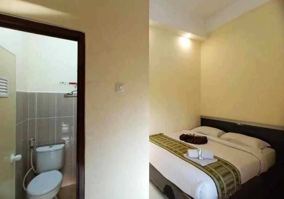 Standard Single Room | Free WiFi, bed sheets