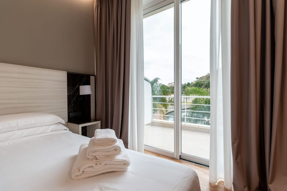 Deluxe Double or Twin Room, Harbor View | Minibar, in-room safe, desk, laptop workspace