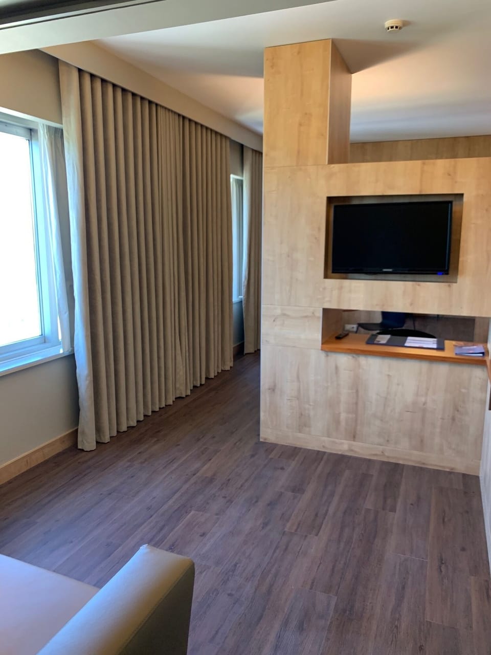 Deluxe Room, 1 Queen Bed | Living area | Flat-screen TV