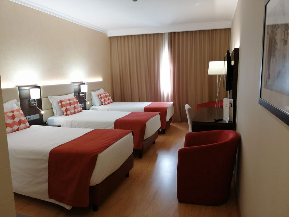 Triple Room | Minibar, in-room safe, desk, soundproofing
