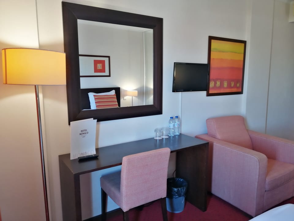 Double Room | Minibar, in-room safe, desk, soundproofing