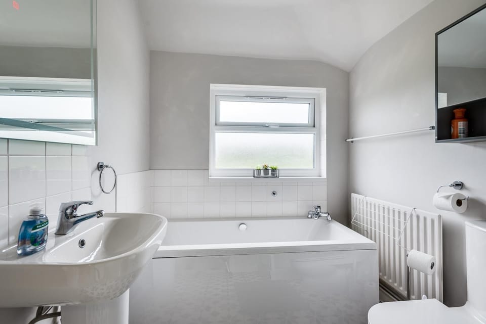 Cheerfull 3-bedroom Home With Parking Garden House in Oxford