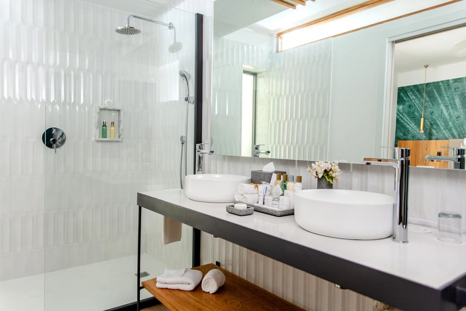 Preferred Club Master Suite Ocean Front | Bathroom | Rainfall showerhead, hair dryer, bathrobes, slippers