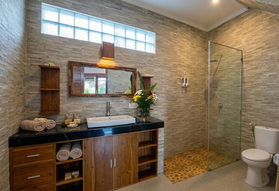 Deluxe Room | Bathroom | Shower, free toiletries, towels, soap