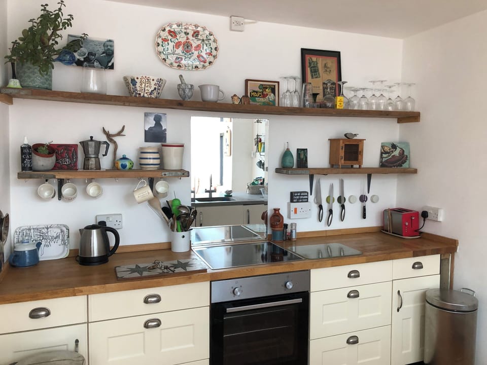House | Private kitchen | Fridge, microwave, oven, stovetop