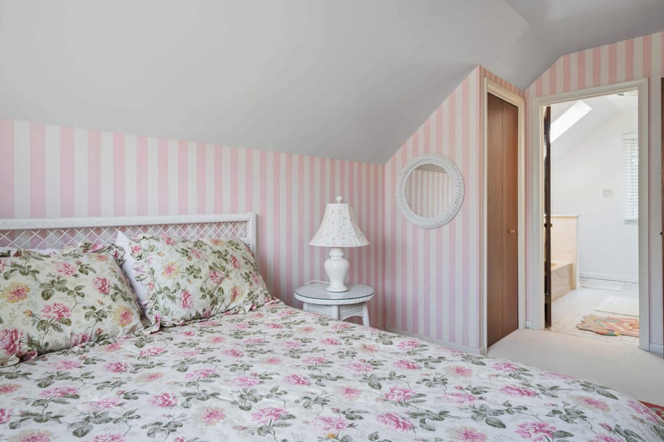 House, Multiple Beds, Patio (Bayfront to Beach Beauty) | 5 bedrooms, free WiFi, bed sheets