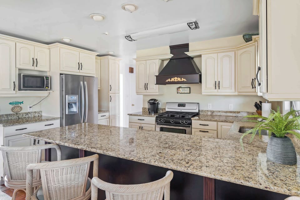 House, Multiple Beds, Patio (Bayfront to Beach Beauty) | Private kitchen | Fridge, microwave, oven, stovetop
