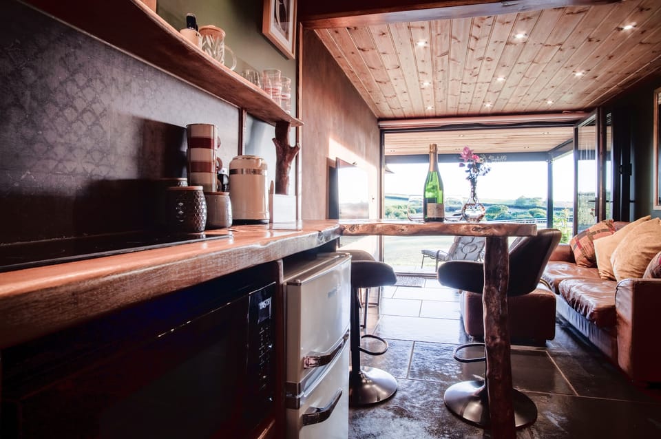 Chalet (1 Bedroom) | Private kitchen | Fridge, microwave, oven, stovetop