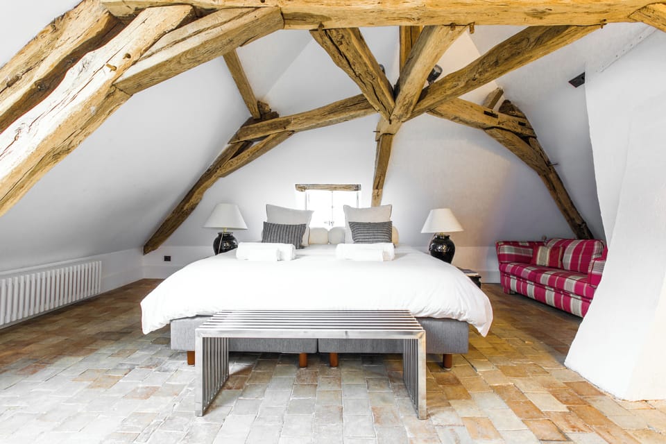 Suite Ardoise | Individually decorated, individually furnished, laptop workspace