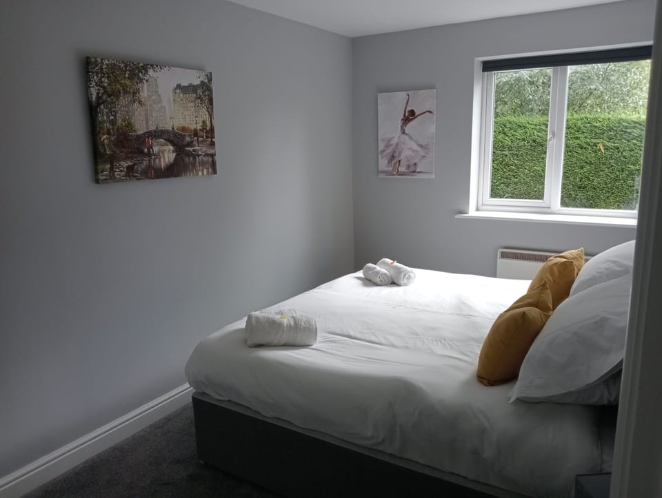 Beautiful and Secluded ,detached Garden Apartment Apartment in York