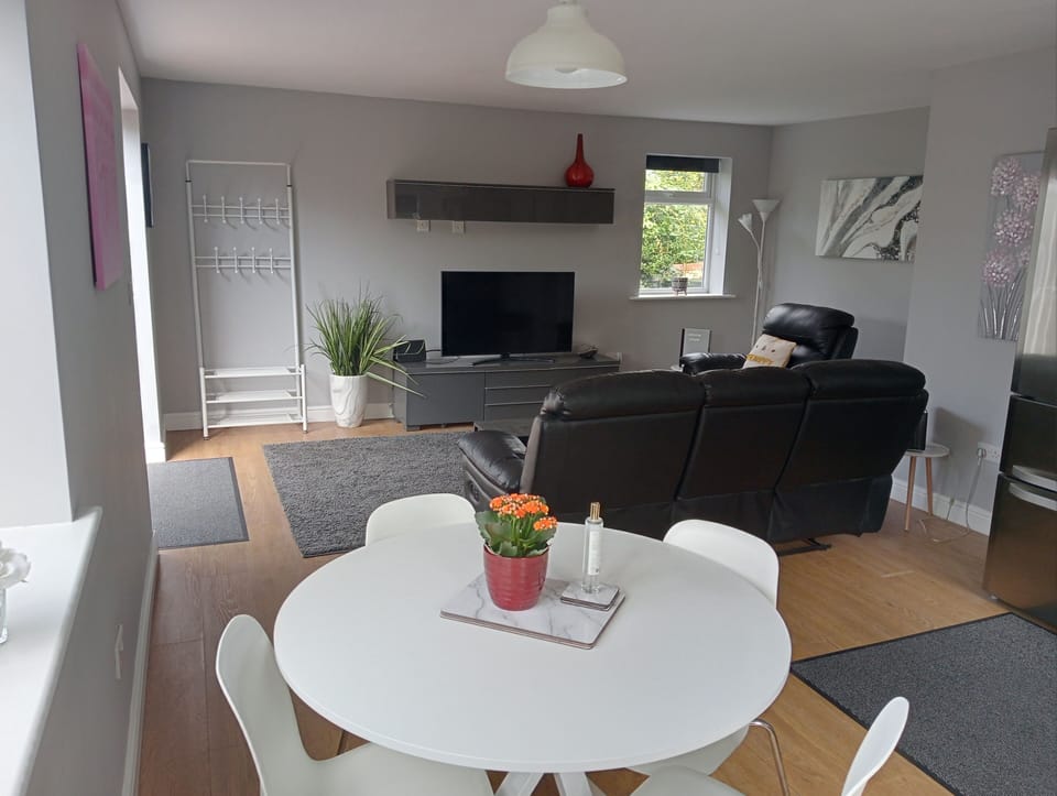 Apartment | Dining