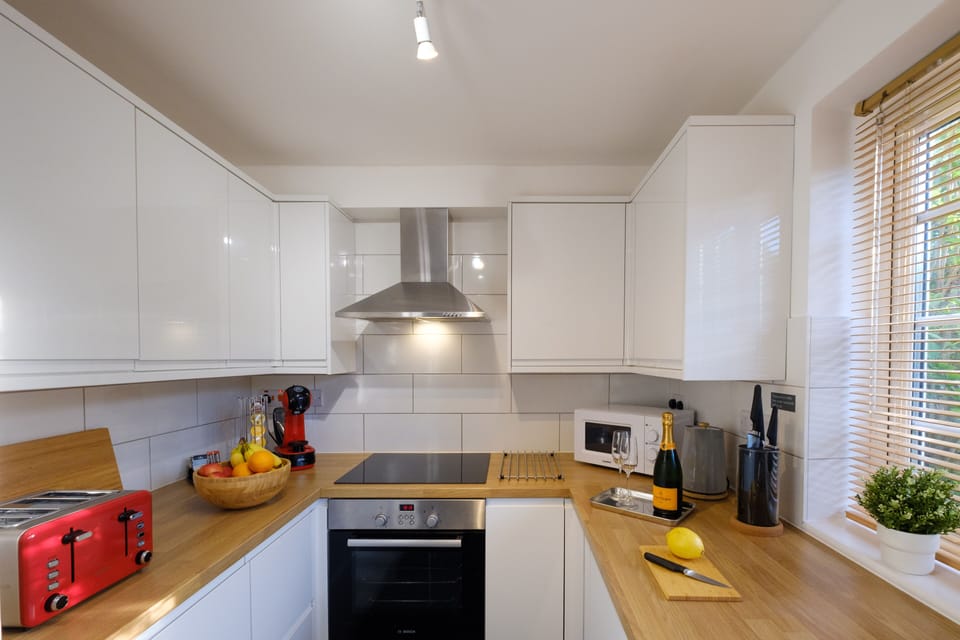 Panoramic Apartment, Private Bathroom (Riverwalk Apartment One) | Shared kitchen | Highchair