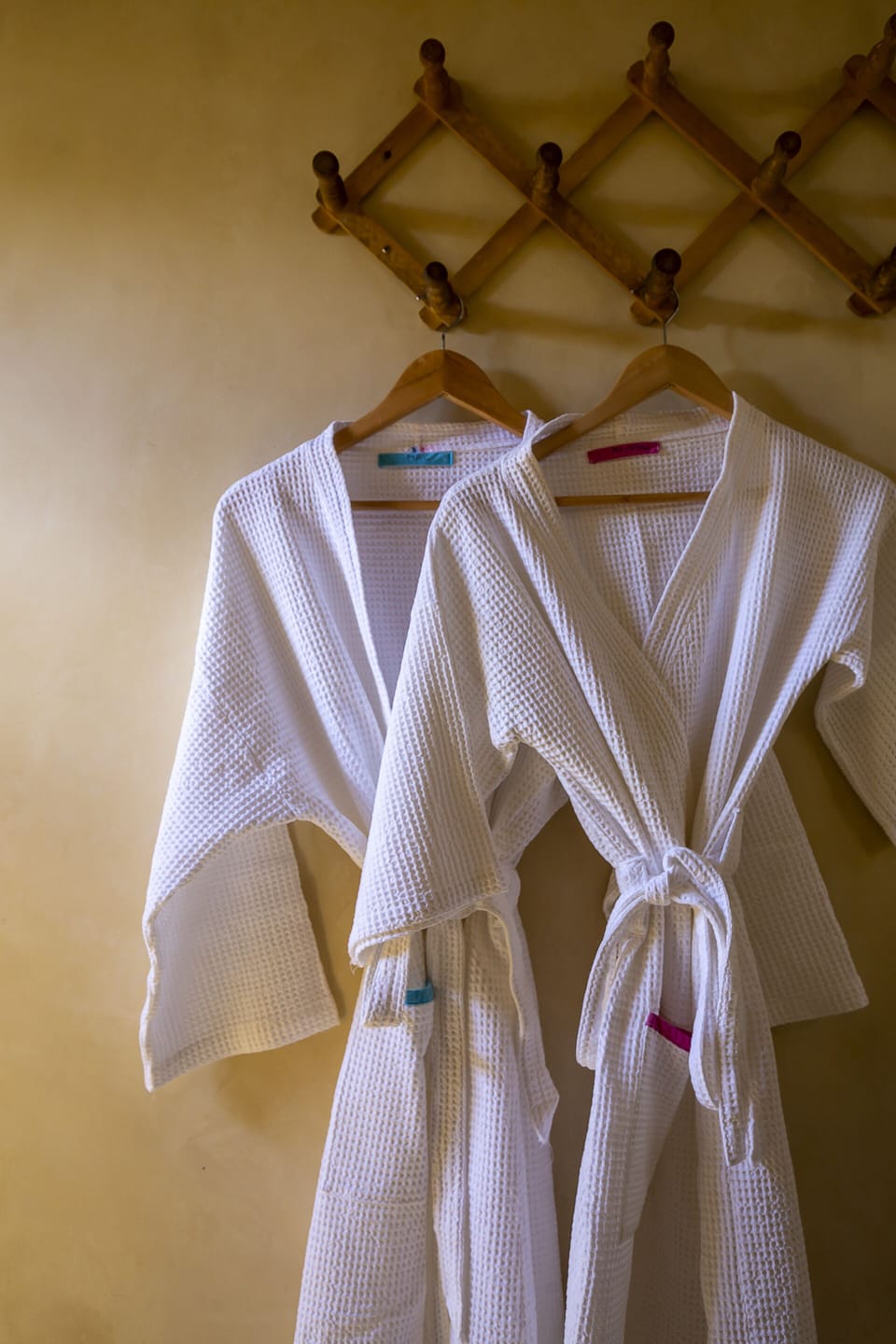 Suite Master | Bathroom | Shower, rainfall showerhead, hair dryer, towels