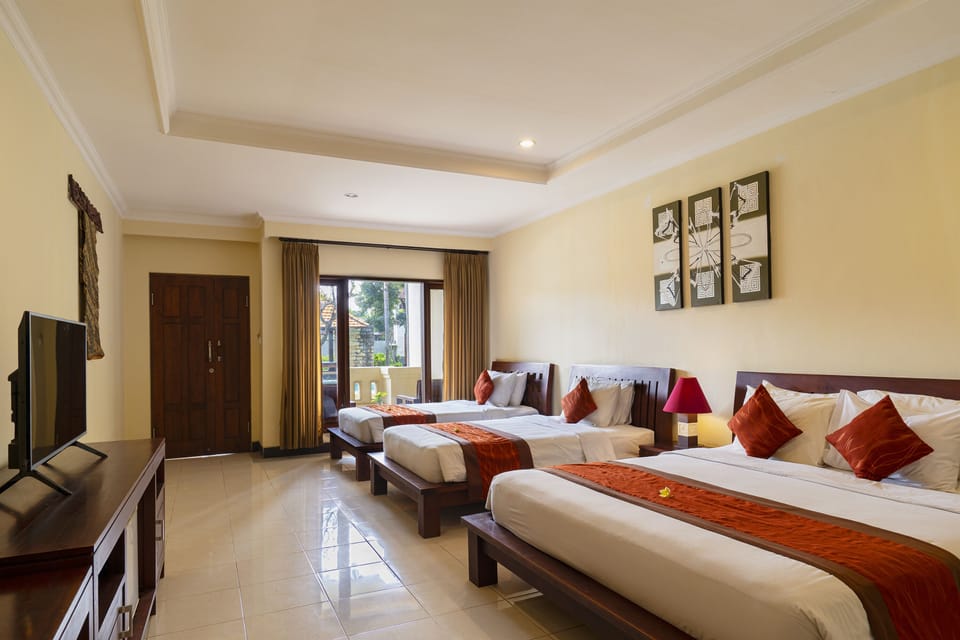 Family Room | Desk, free WiFi, bed sheets