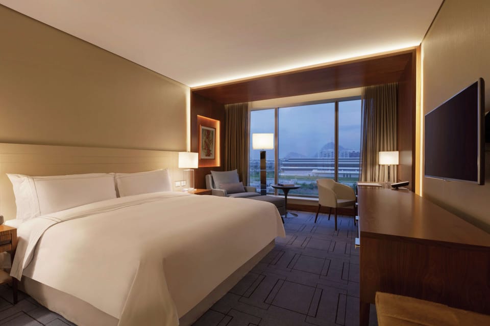 Premium bedding, minibar, in-room safe, soundproofing