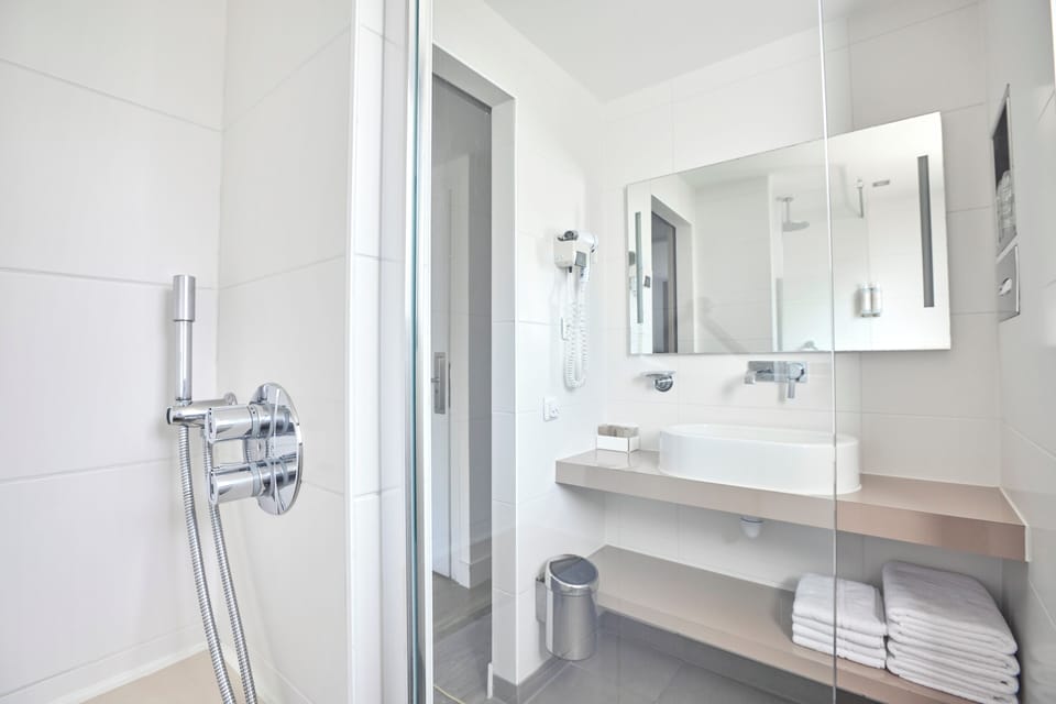 Family Room, Balcony | Bathroom | Shower, free toiletries, hair dryer, towels
