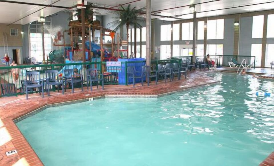 Indoor pool, seasonal outdoor pool, sun loungers