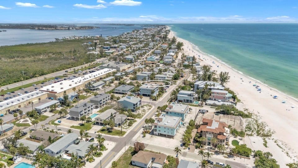 House, 2 Bedrooms | Aerial view