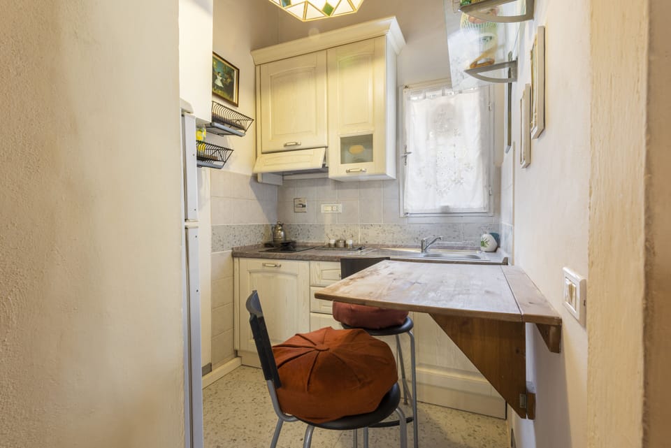 Comfort Apartment | Private kitchen | Fridge, stovetop, cookware/dishes/utensils