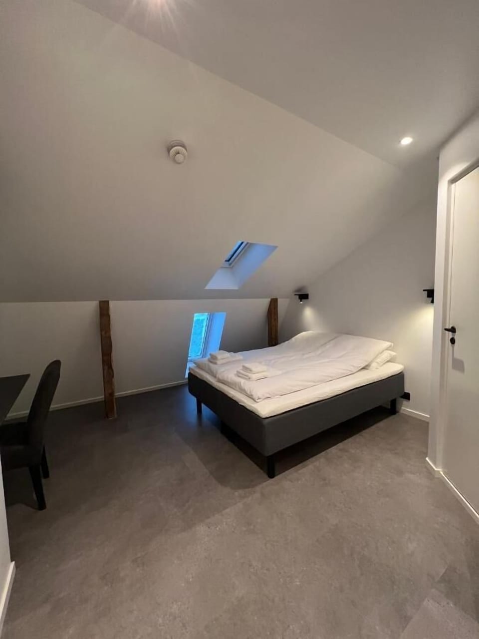 Standard Double Room | Desk, laptop workspace, free WiFi, bed sheets