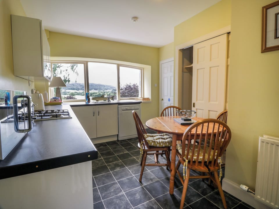 Cottage | Private kitchen | Fridge, microwave, dishwasher, electric kettle