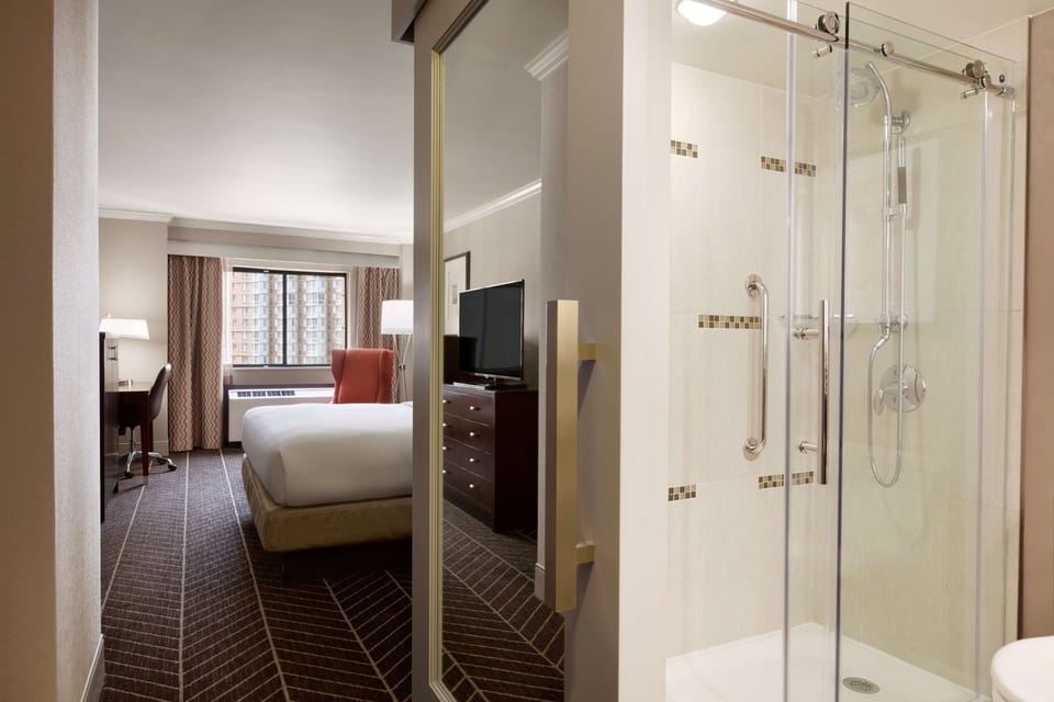 Hypo-allergenic bedding, in-room safe, desk, laptop workspace